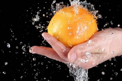 Waschen Sie die Früchte, um subkutane Parasiten zu verhindern