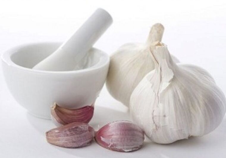 Knoblauch zur Herstellung einer Heiltinktur gegen Helminthen.